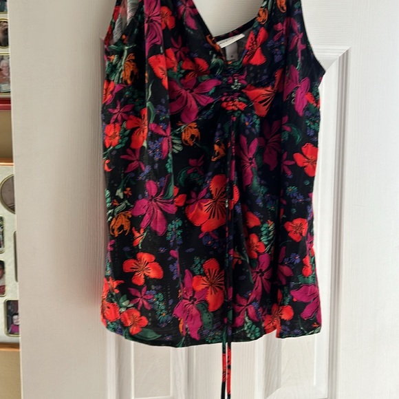 Ava & Viv Tank 🩷 - Picture 2 of 8